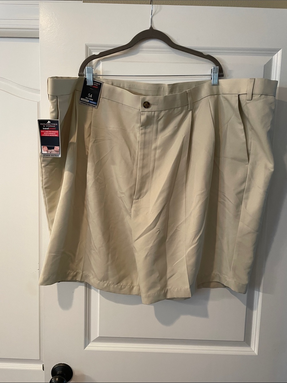 Roundtree & Yorke Flat Front Men's Shorts in Khaki